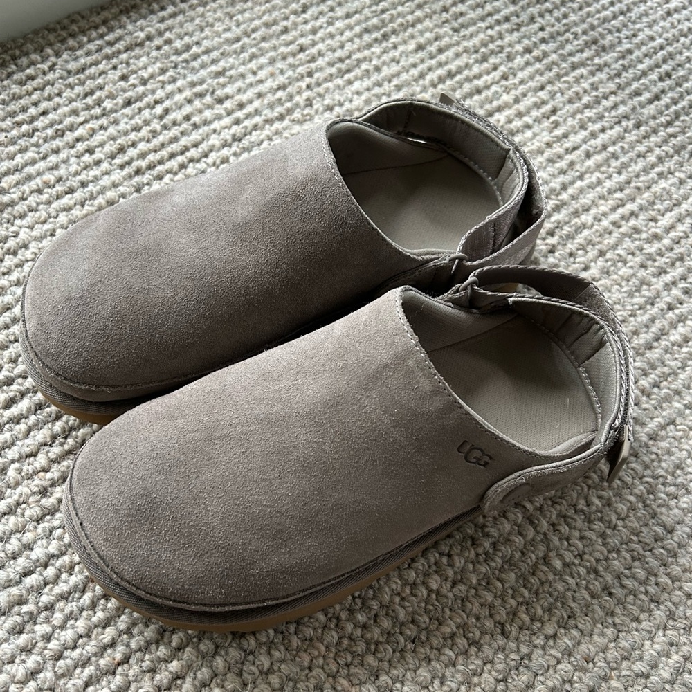 Ugg goldenstar clogs size 9